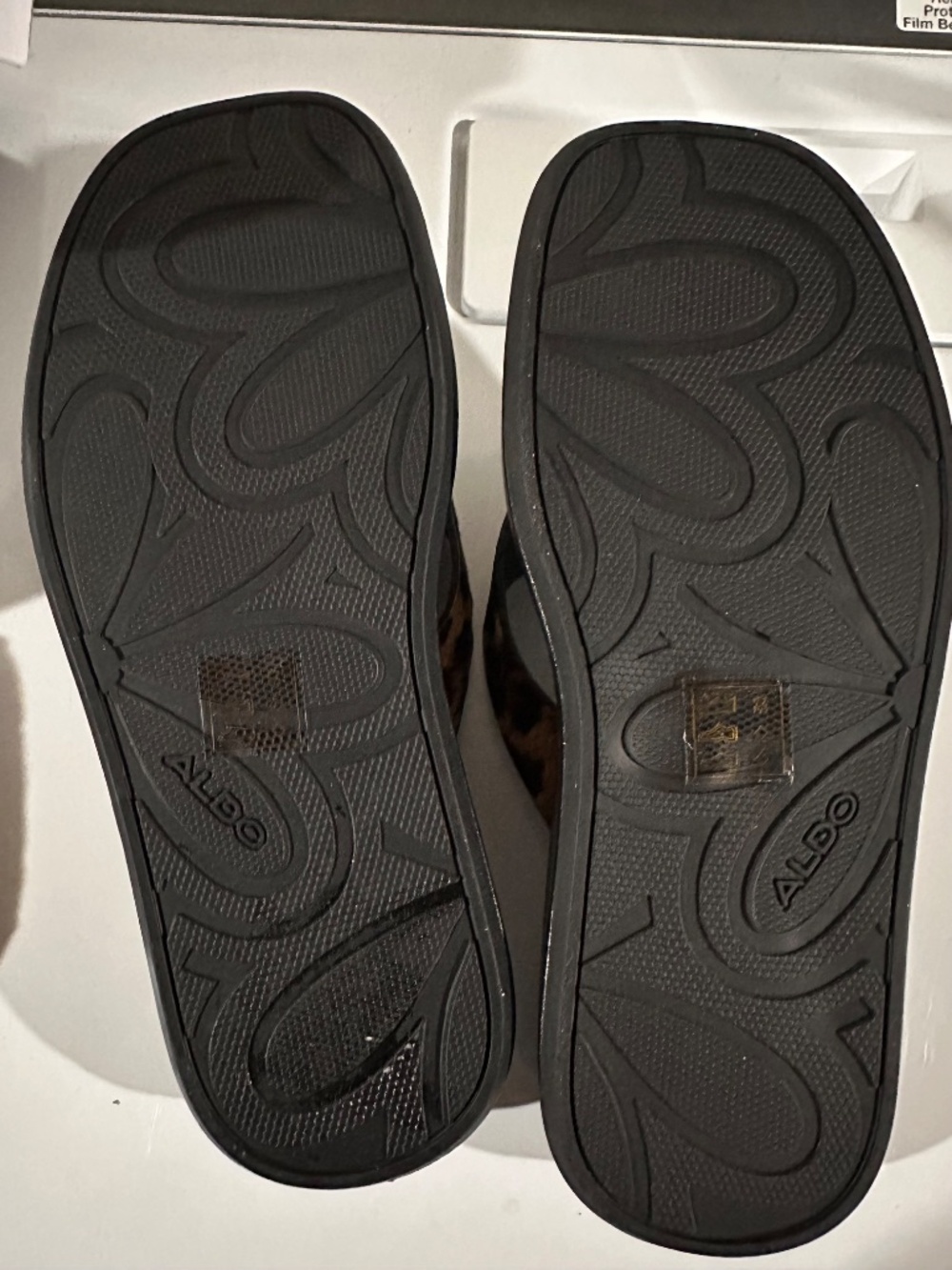 Sandals - Picture 2 of 3